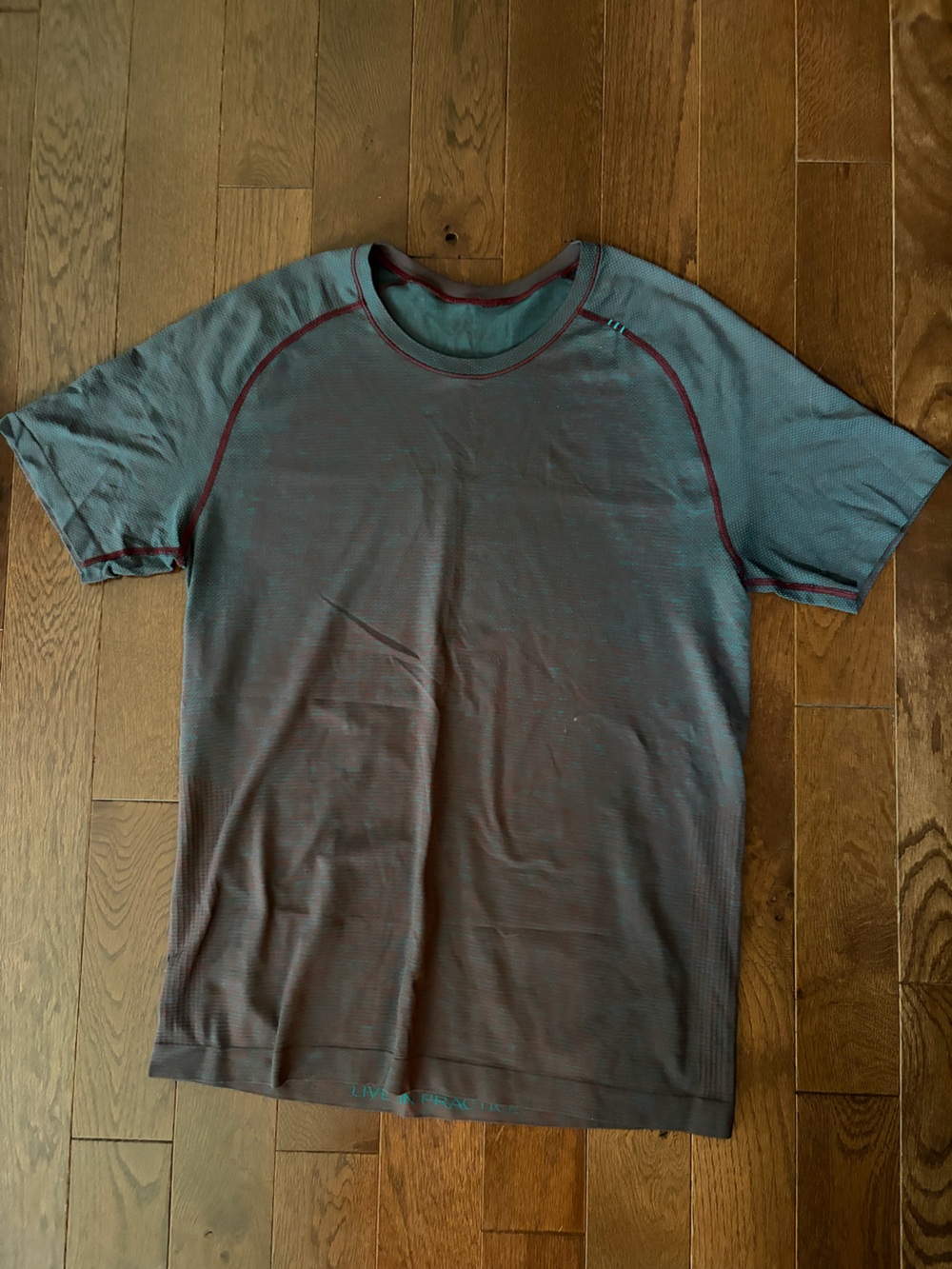 lululemon athletica Metal Vent Tech Tee in Slate Blue with Maroon Piping - M